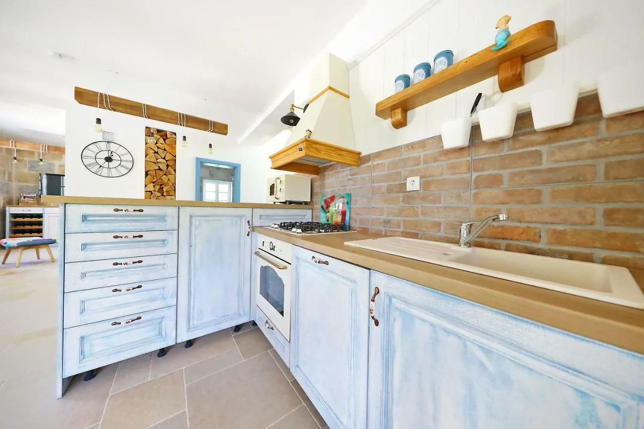סבטי פטר Villa Mare 0*, סבטי פטר קרואטיה